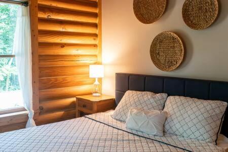 Cozy 2 Bedroom Cabin Nestled In Wooded Hideaway Monterey 외부 사진