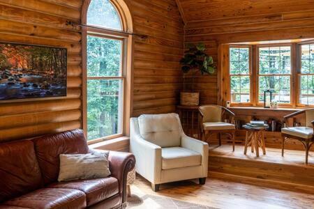 Cozy 2 Bedroom Cabin Nestled In Wooded Hideaway Monterey 외부 사진