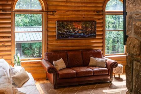 Cozy 2 Bedroom Cabin Nestled In Wooded Hideaway Monterey 외부 사진