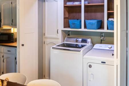 Cozy 2 Bedroom Cabin Nestled In Wooded Hideaway Monterey 외부 사진