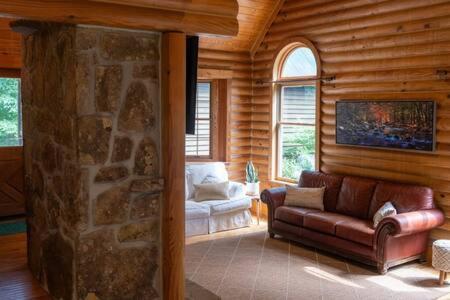 Cozy 2 Bedroom Cabin Nestled In Wooded Hideaway Monterey 외부 사진