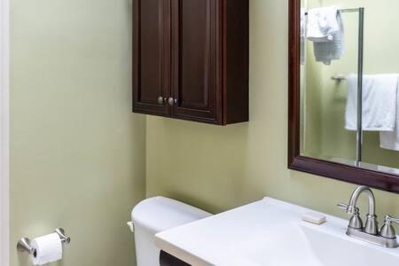 Cozy 2 Bedroom Cabin Nestled In Wooded Hideaway Monterey 외부 사진
