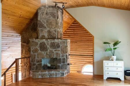 Cozy 2 Bedroom Cabin Nestled In Wooded Hideaway Monterey 외부 사진