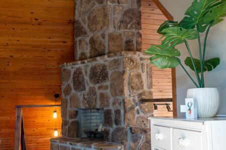 Cozy 2 Bedroom Cabin Nestled In Wooded Hideaway Monterey 외부 사진
