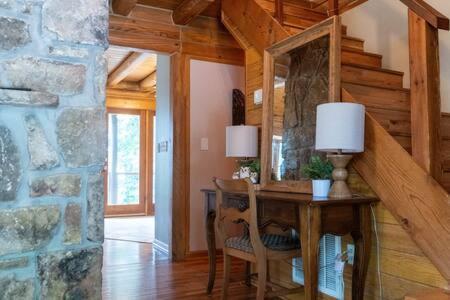 Cozy 2 Bedroom Cabin Nestled In Wooded Hideaway Monterey 외부 사진
