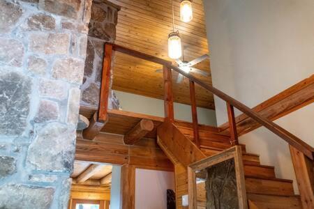 Cozy 2 Bedroom Cabin Nestled In Wooded Hideaway Monterey 외부 사진