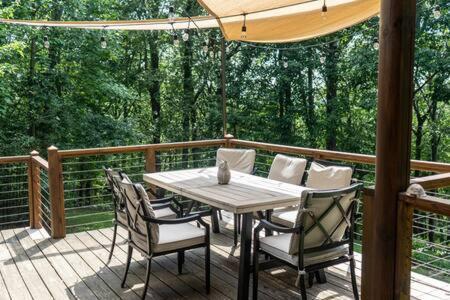 Cozy 2 Bedroom Cabin Nestled In Wooded Hideaway Monterey 외부 사진